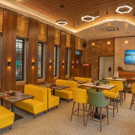 Hotel Seven Oaks Navi Mumbai Dış mekan fotoğraf