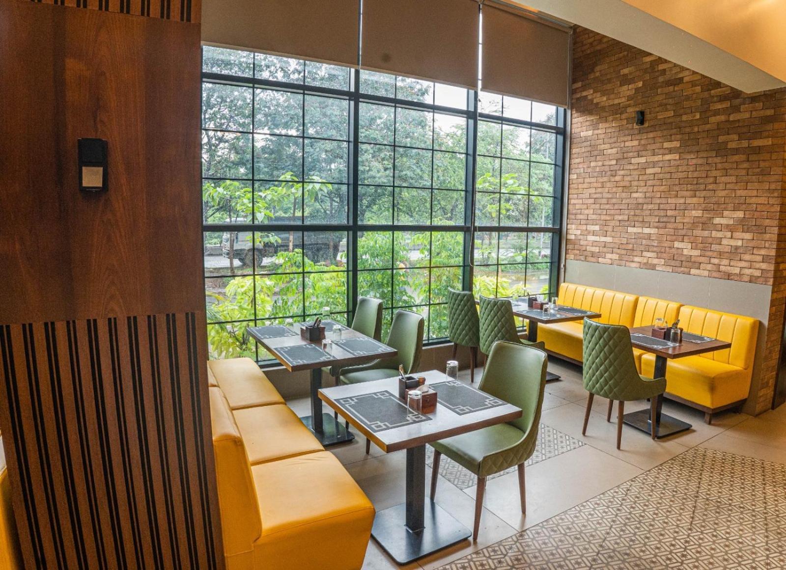 Hotel Seven Oaks Navi Mumbai Dış mekan fotoğraf