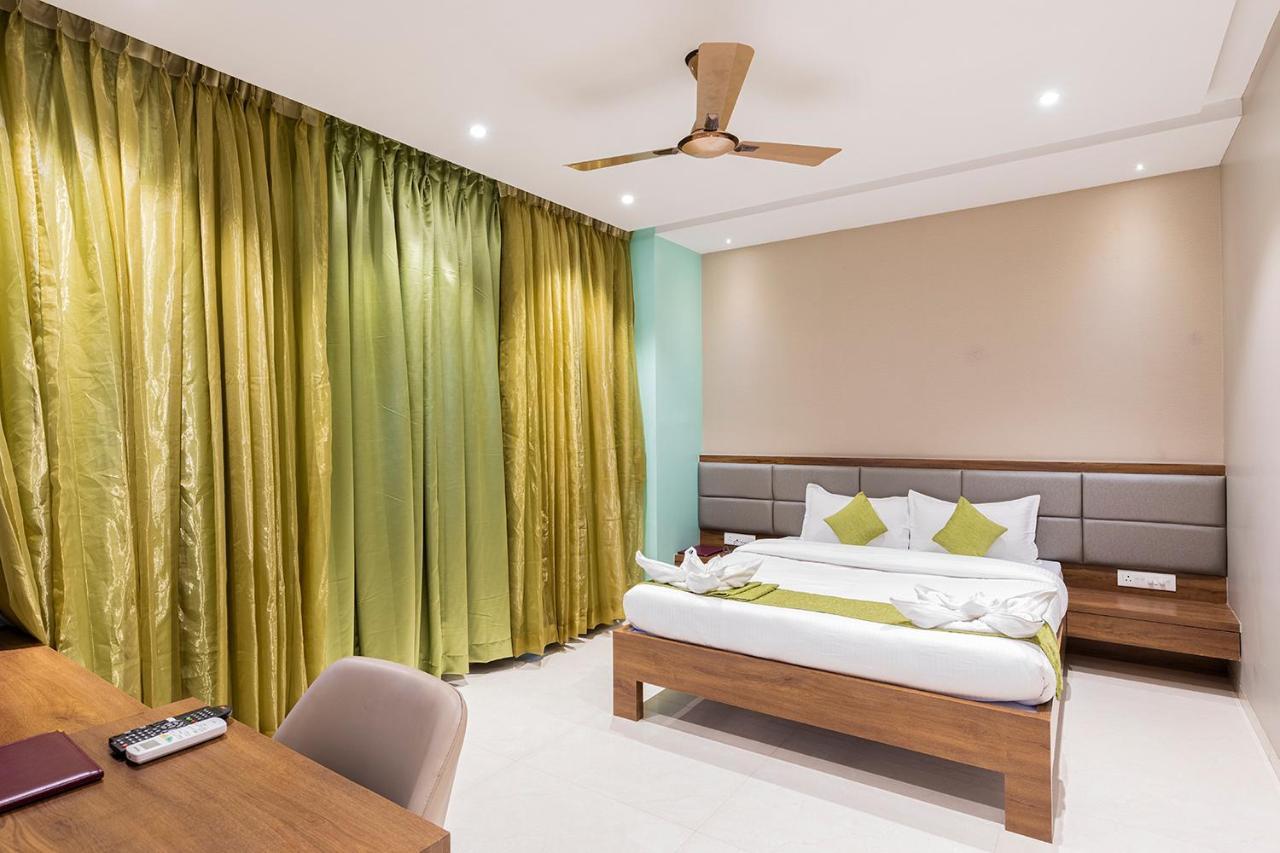 Hotel Seven Oaks Navi Mumbai Dış mekan fotoğraf