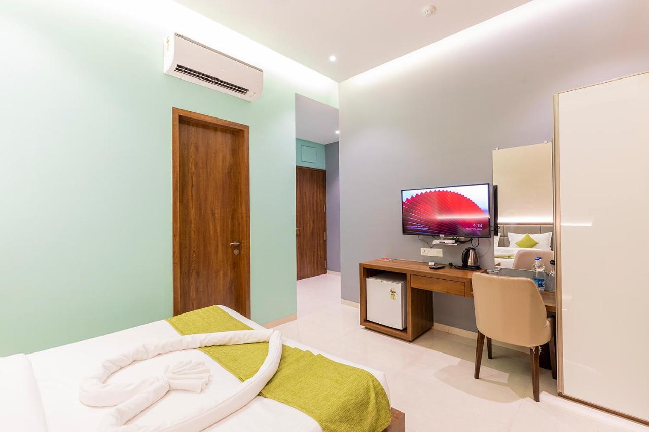 Hotel Seven Oaks Navi Mumbai Dış mekan fotoğraf